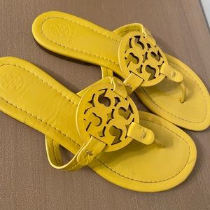 MILLER SANDAL, PATENT LEATHER SIZE 8 PERFECT YELLOW Authentic
